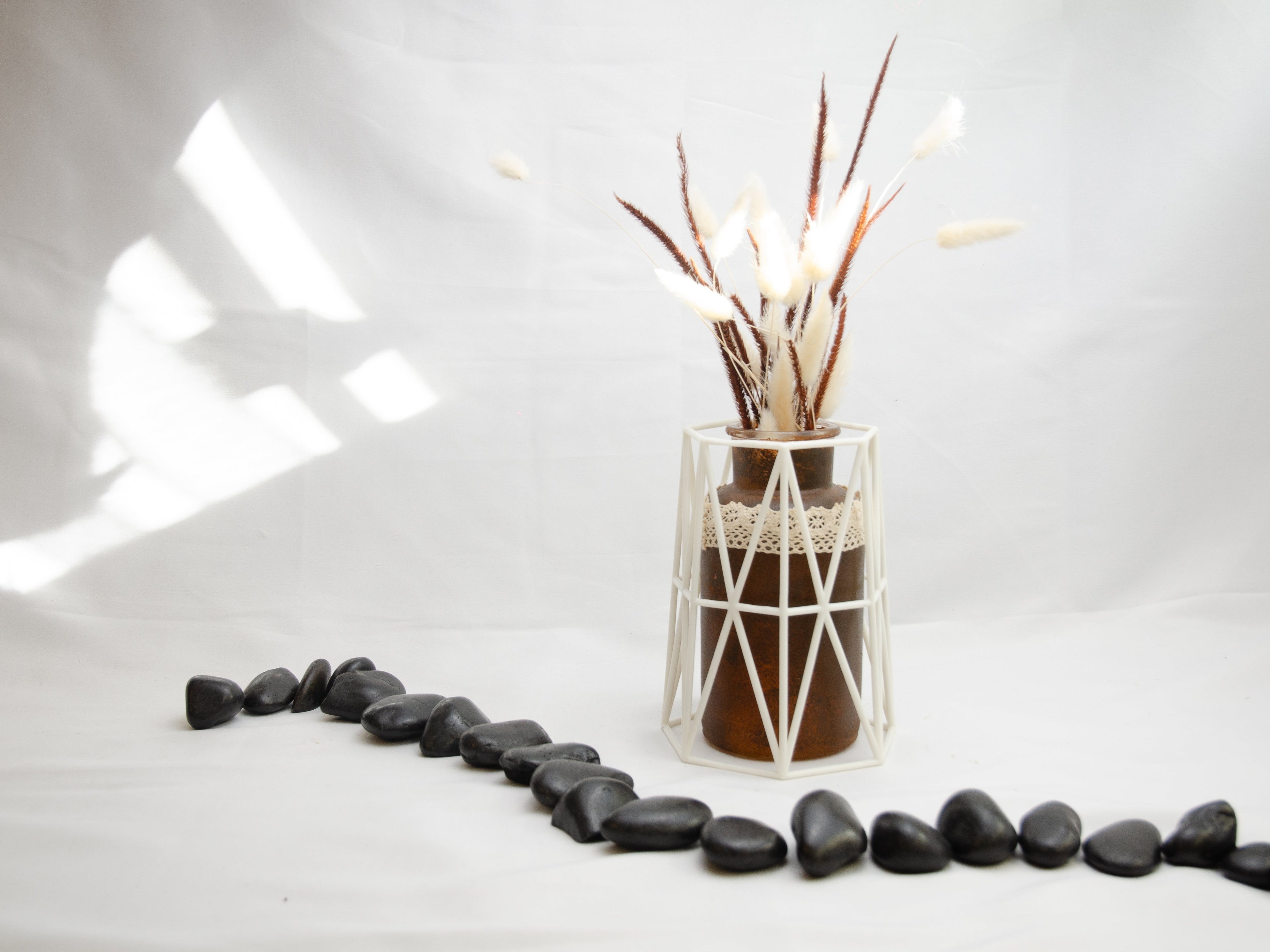 Upright Geometric Wire Vase Cage – Black Design for 10cm Pots & Wedding Table Decor-3