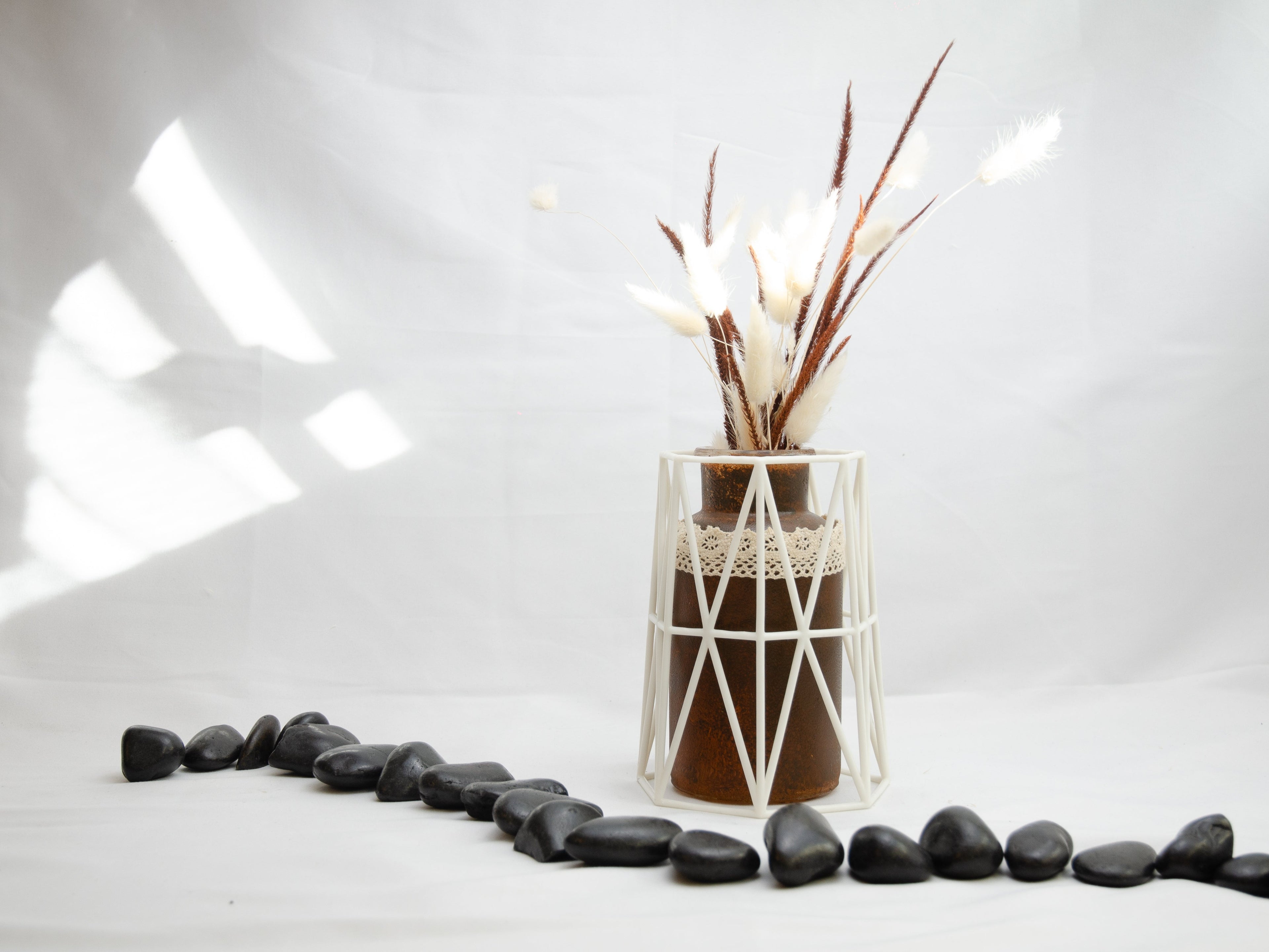 Upright Geometric Wire Vase Cage – Black Design for 10cm Pots & Wedding Table Decor-4